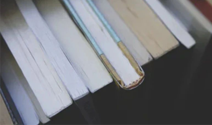 「唐能?人物專訪」語(yǔ)言世界中靜默的尋路者，朝上處走，往深處去